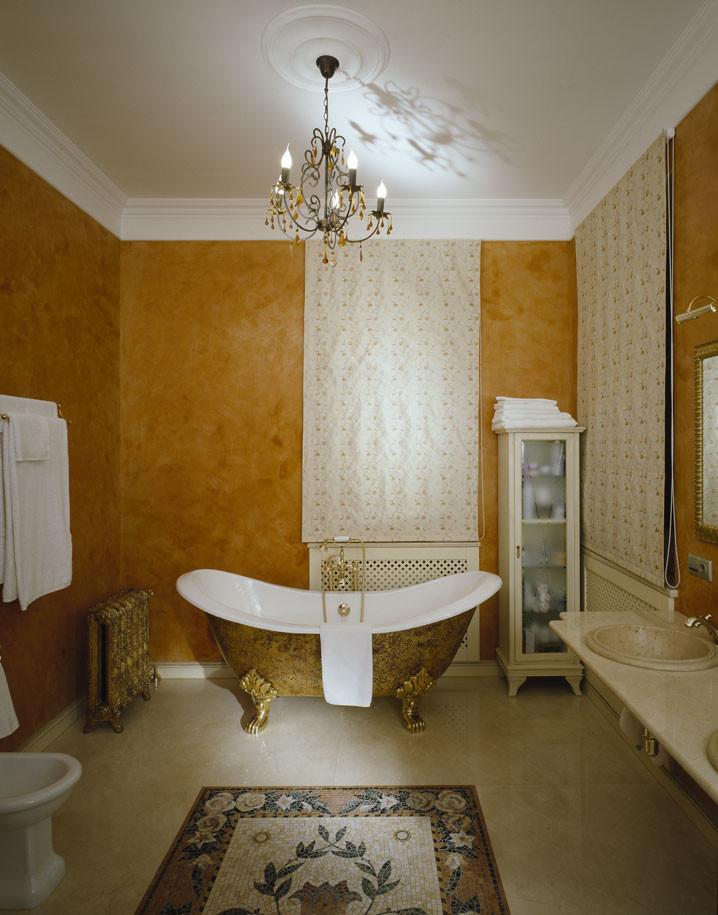 Трехэтажный дом в классическом стиле