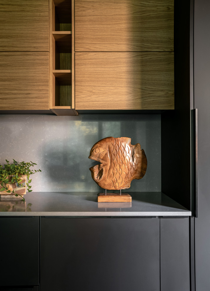 Небольшая баня с комнатой отдыха.