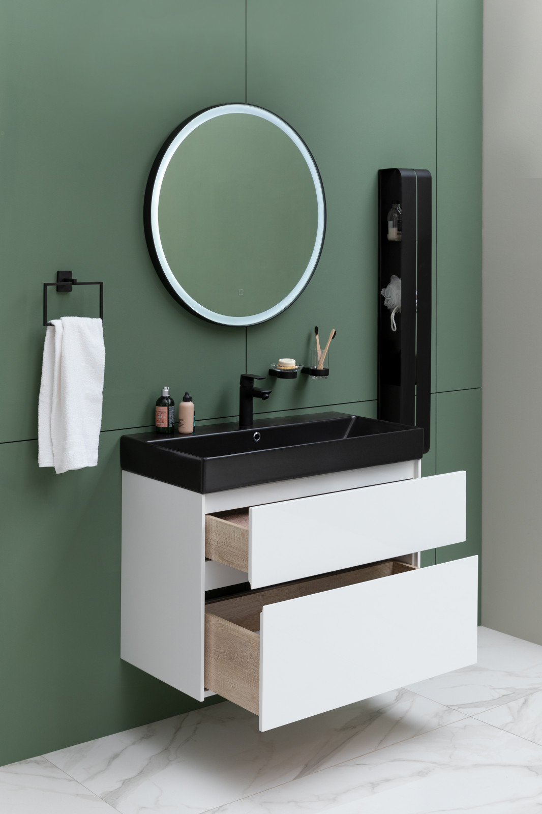 Выдвижные ящики в тумбе для ванной комнаты