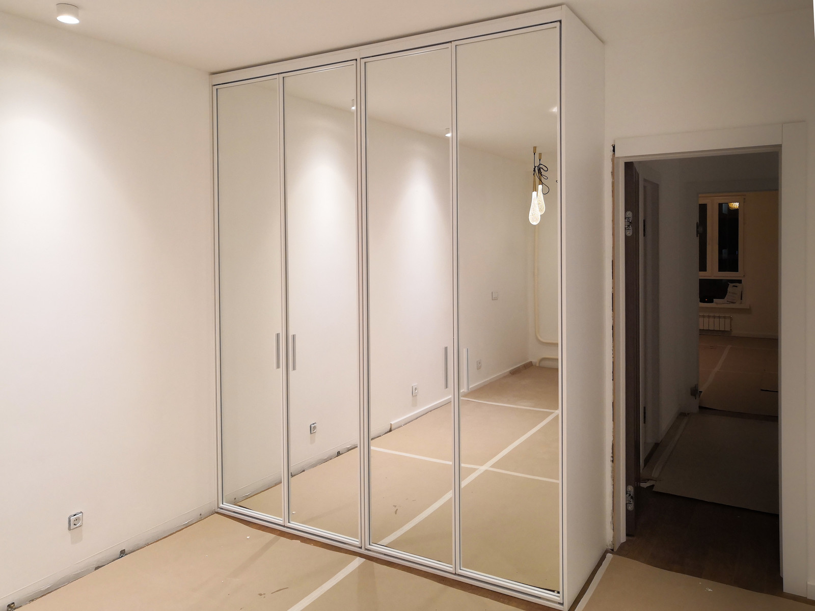 Корпусный шкаф raumplus