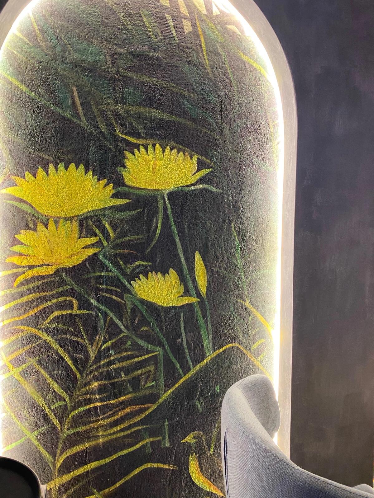 Обложка проекта: Фреска с элементами картин Руссо. Зал для караоке в ресторане SGRT.