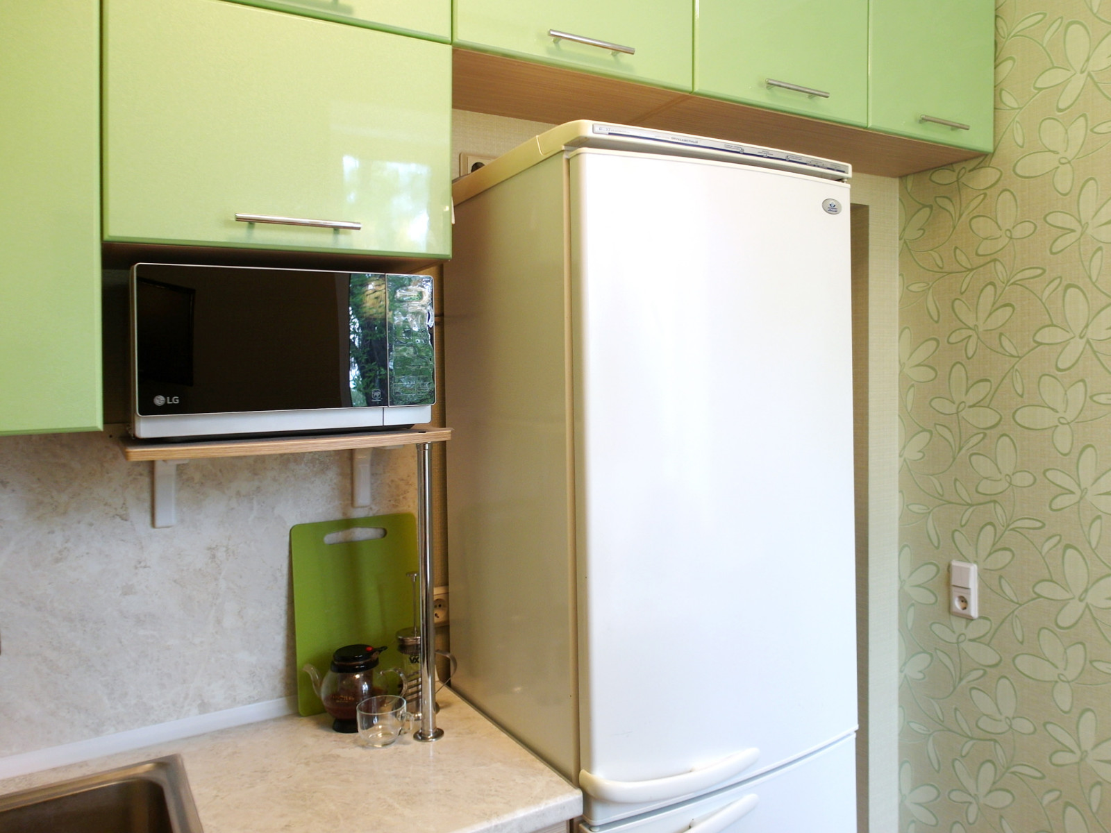 Холодильник и микроволновка