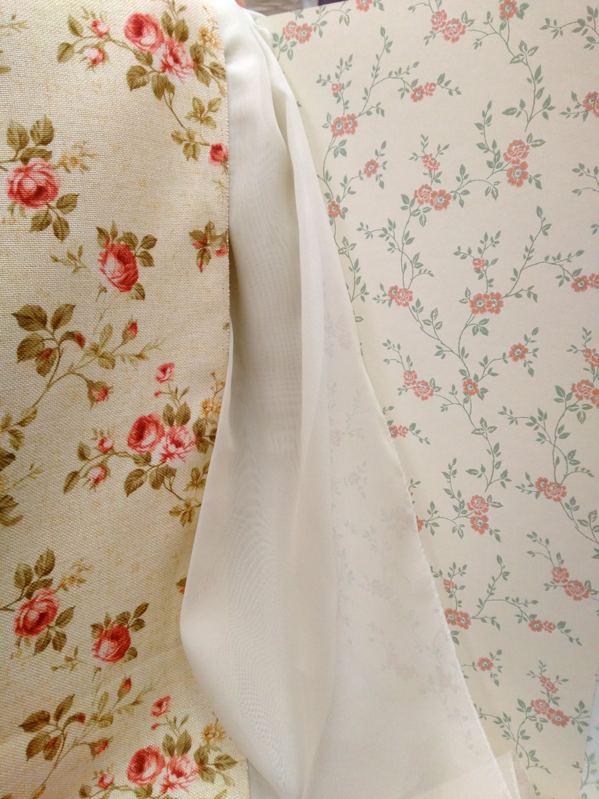 Обои и ткани в мелкий цветочек -  как сочетать?