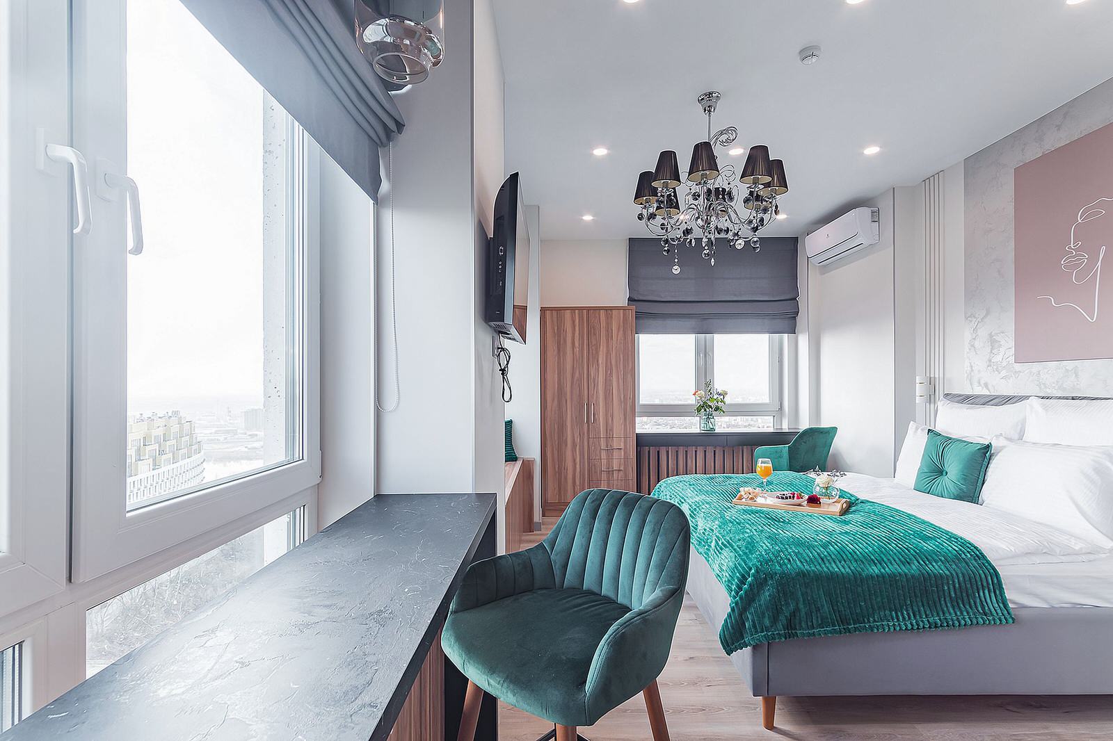 "Изумрудная роскошь" - номер в апарт-отеле KM TOWER