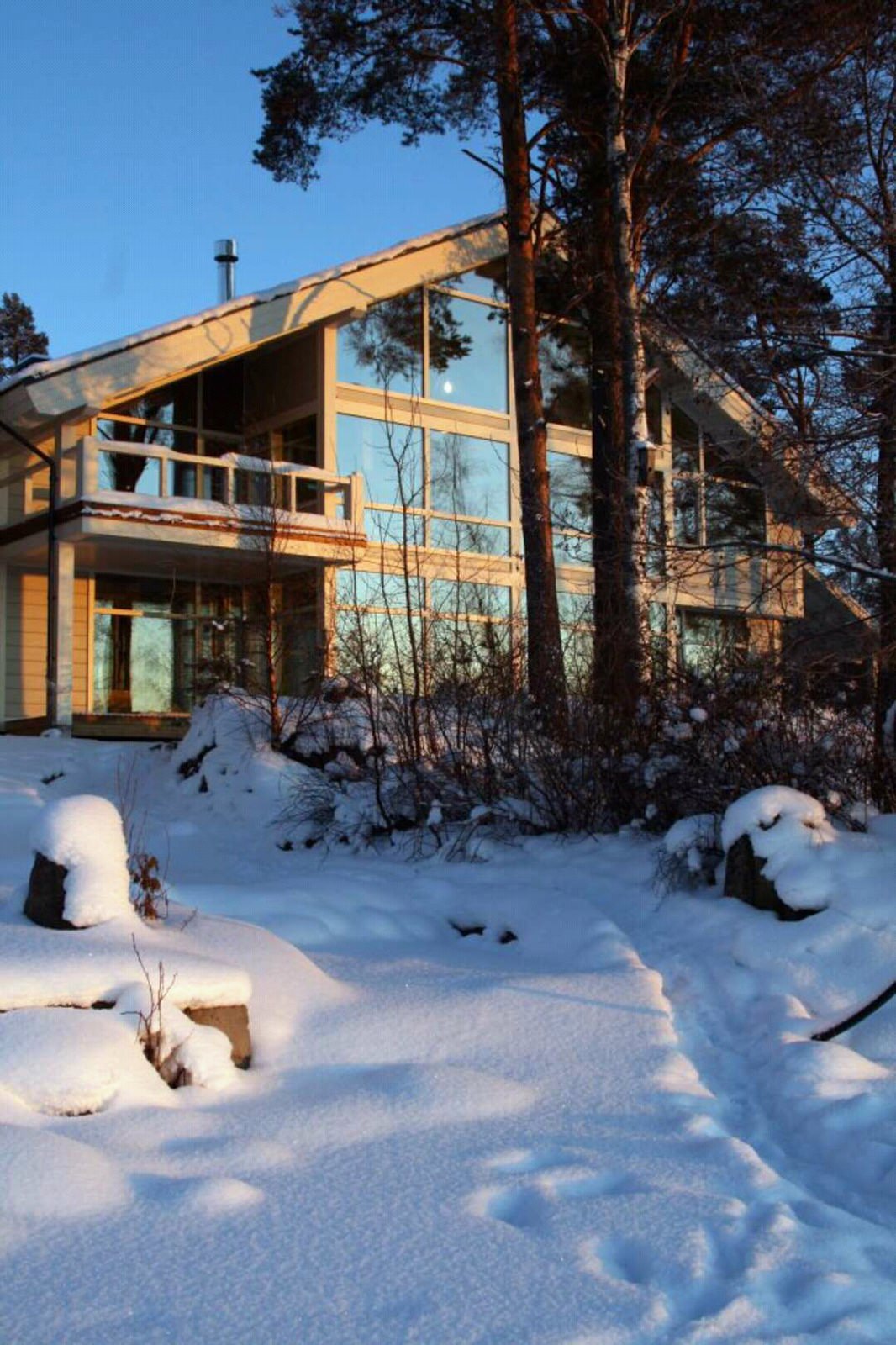 Стеклянный дом на озере Комсомольское