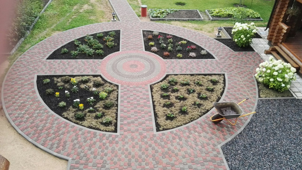 Нахабино - мощение тротуарной плиткой.