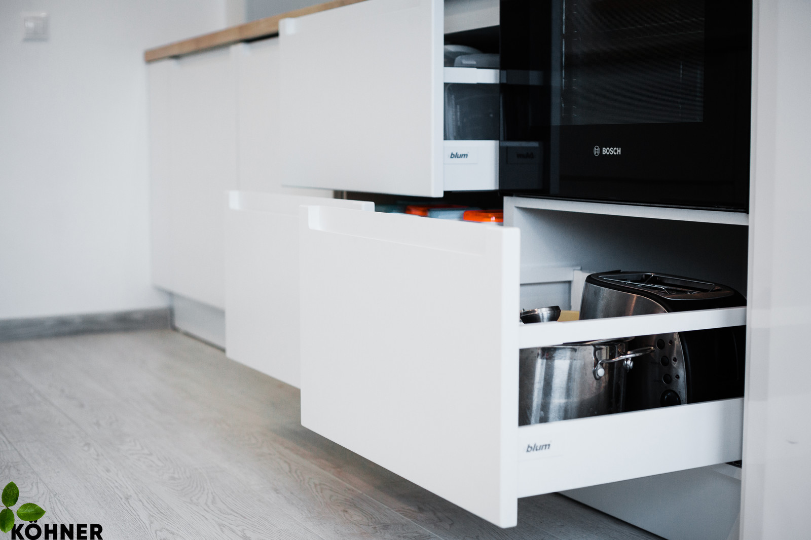 Кухня в скандинавском стиле в мансардной квартире