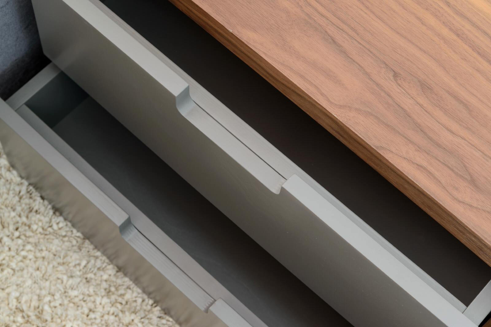 Прикроватная тумбочка