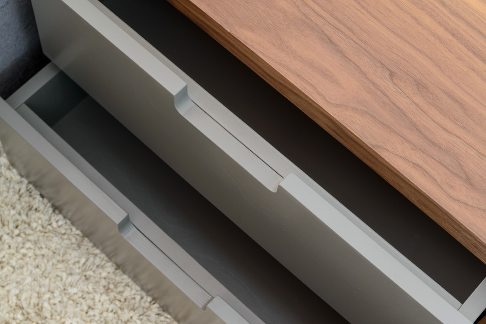 Прикроватная тумбочка