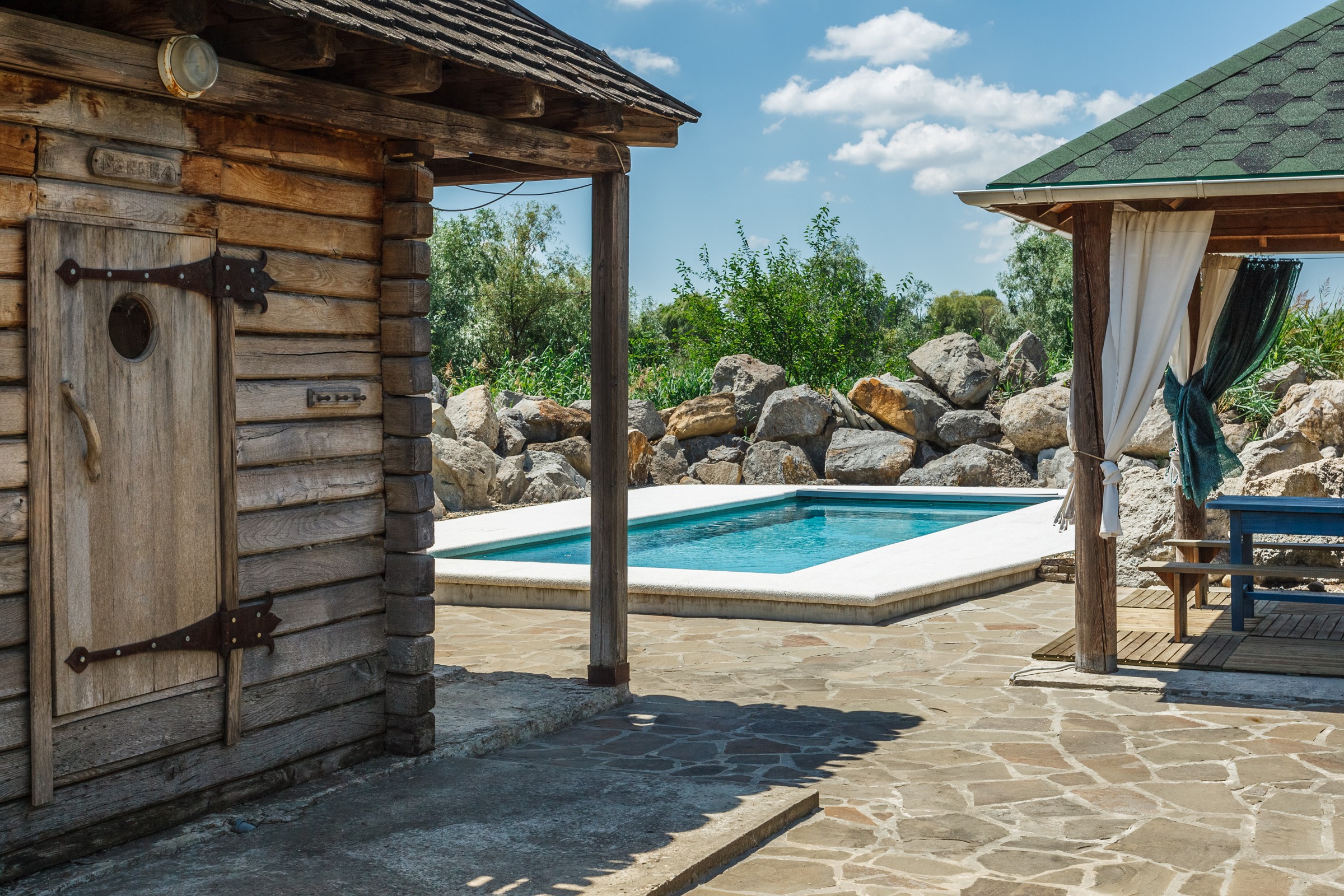 Бассейн в пригороде Краснодара