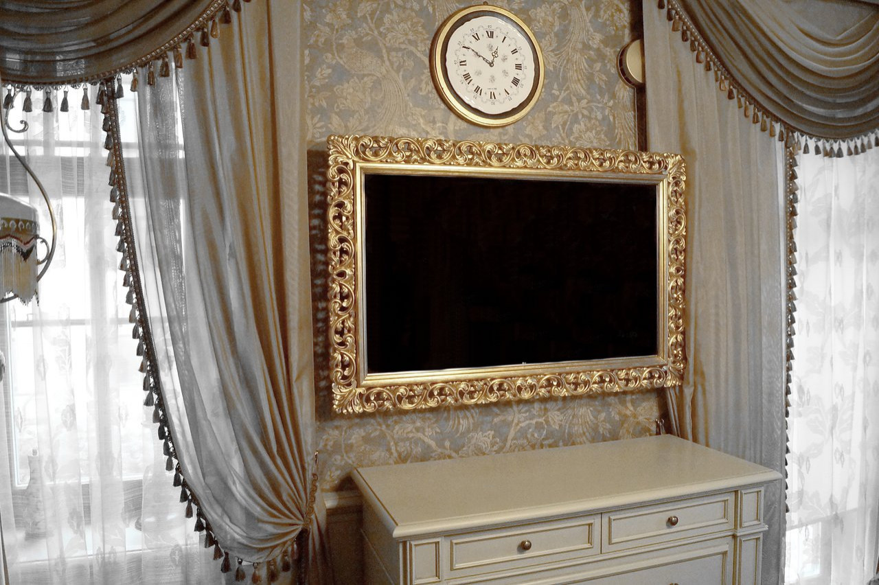 Телевизор в багете