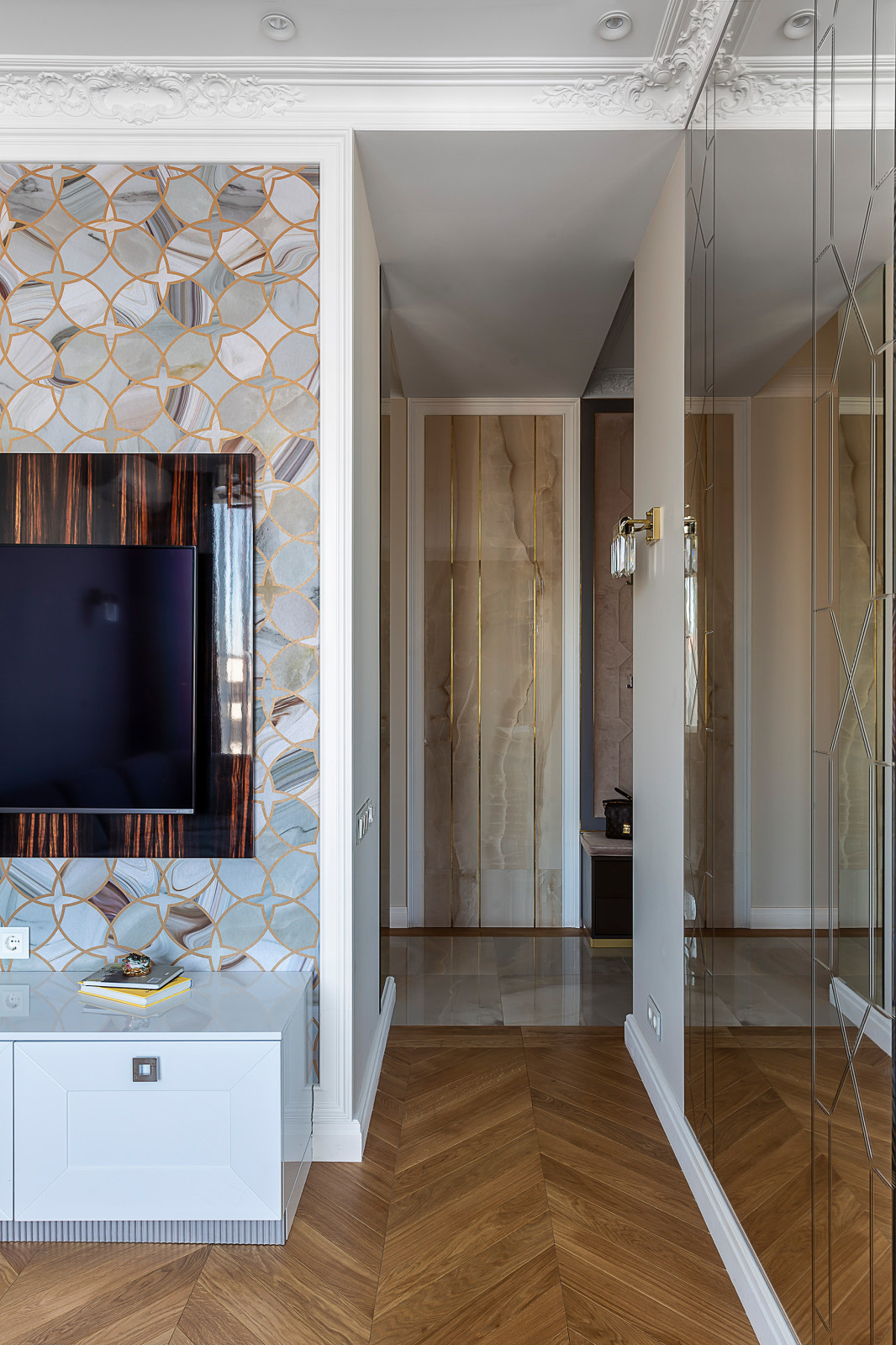 Кухня-гостиная. Вид на прихожую