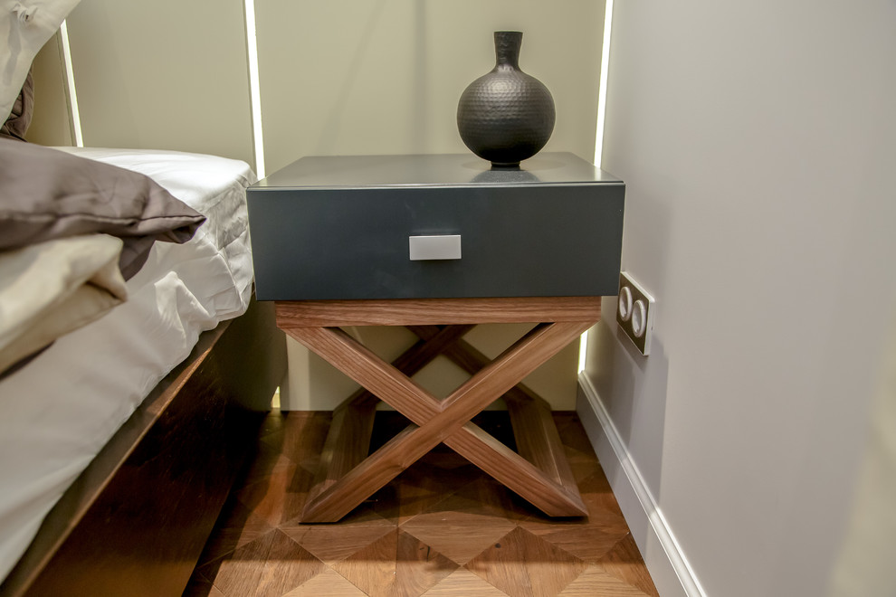 Спальня со стеклянным кубом