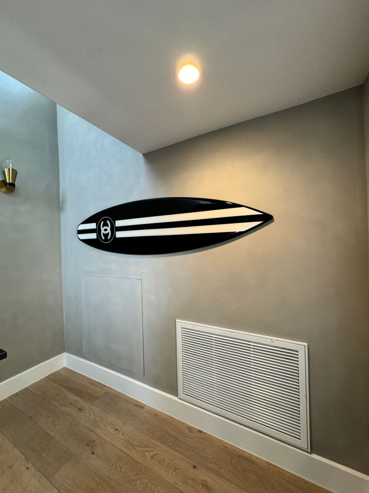 Современная отделка частного дома: матовая декоративная штукатурка в интерьере