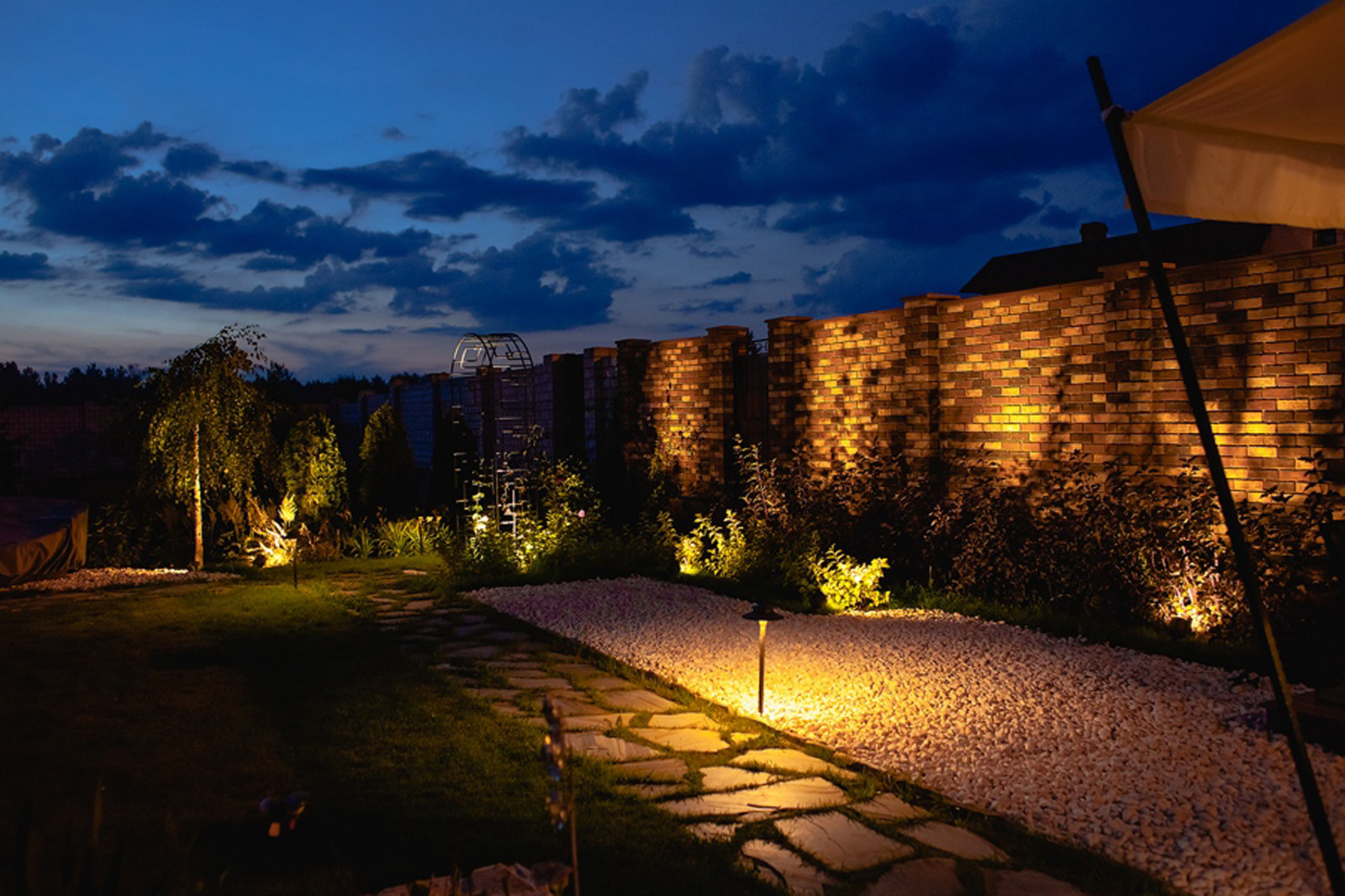 Ландшафтная подсветка