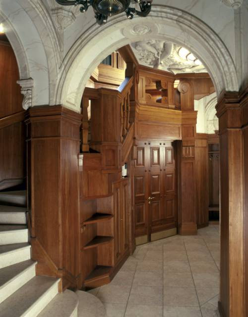 Частный дворцовый комплекс "Белый Замок"