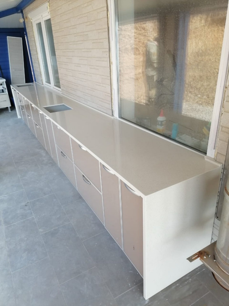 Обложка проекта: Кухня на открытой веранде о. Русский