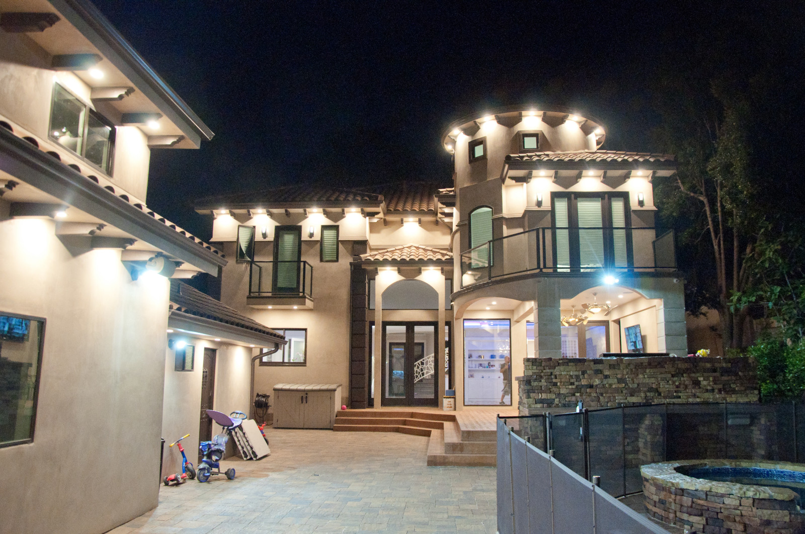 Северный Голливуд - Лос Анджелес. Дом в средиземноморском стиле.