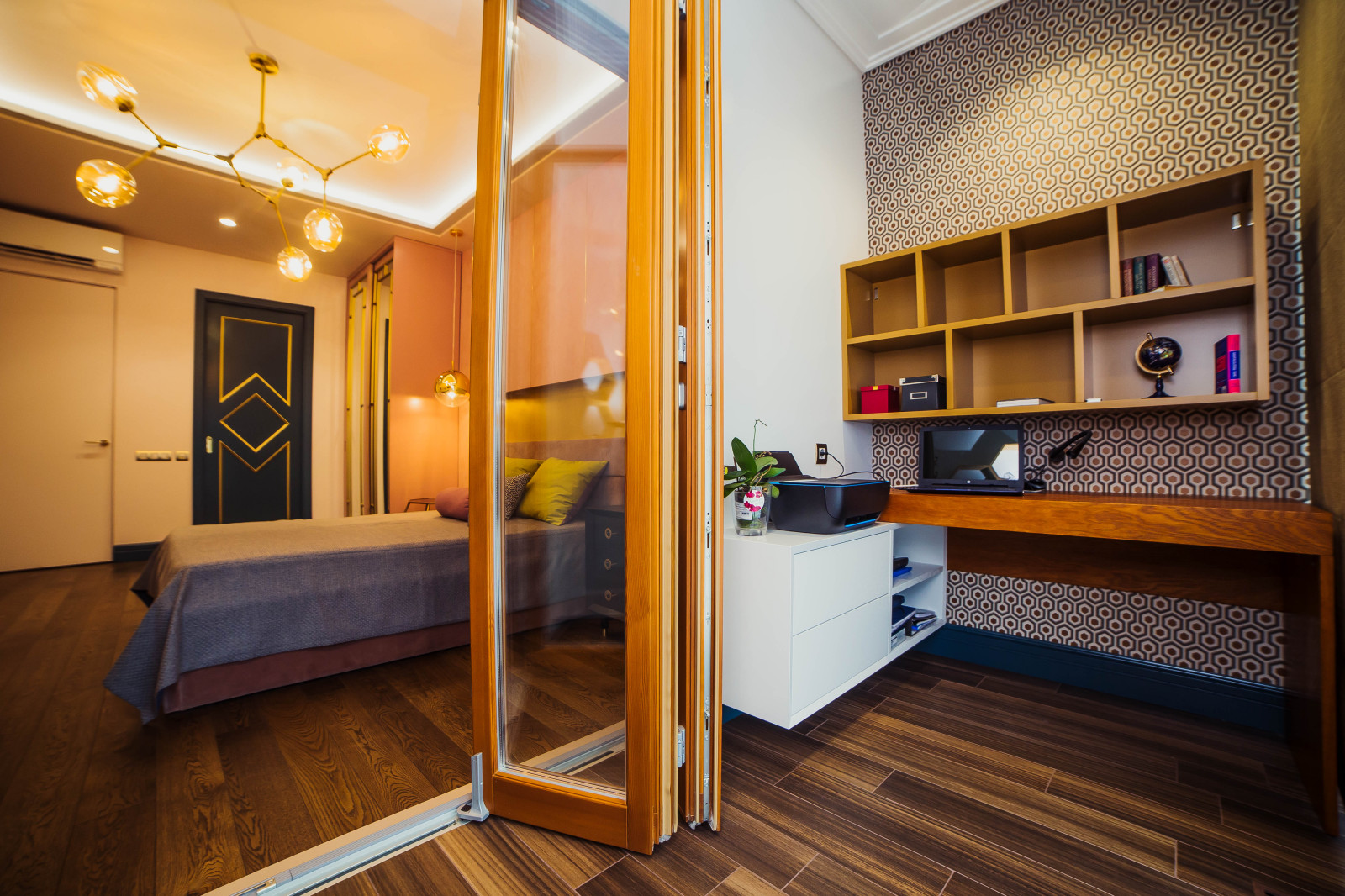 Кабинет с видом на канал имени Москвы