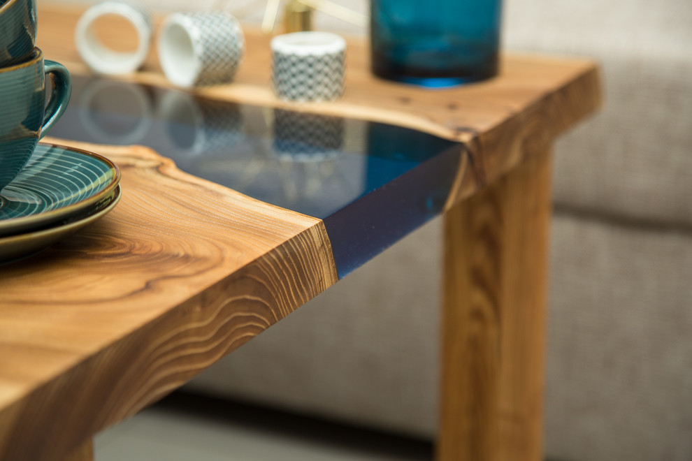 Столик-карагач с рекой синего цвета