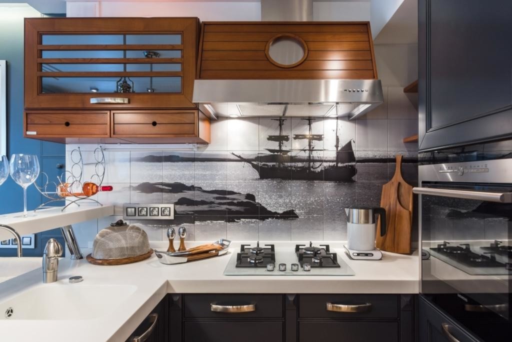 Кухня с иллюминатором