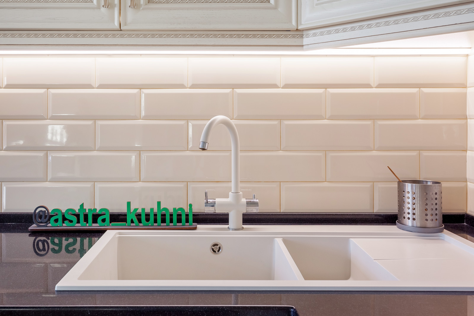 Кухня с порталом в частный дом г. Краснодар и массива ясеня