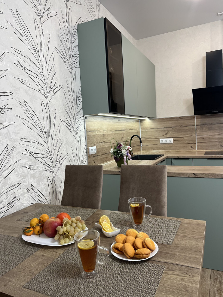 Современная кухня на заказ в нежно-зеленом оттенке