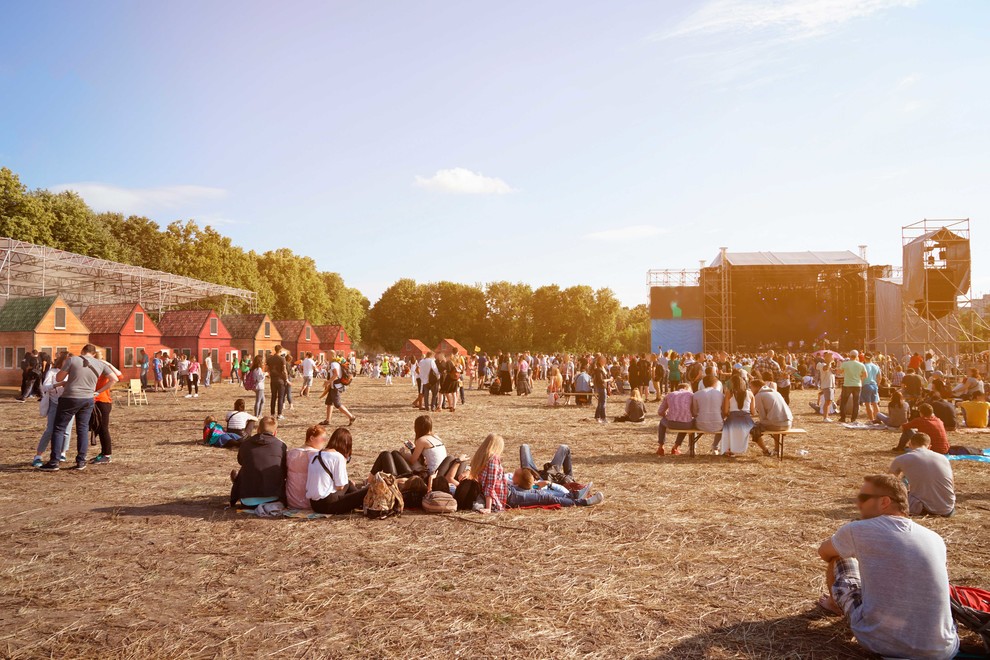 Movable folding houses