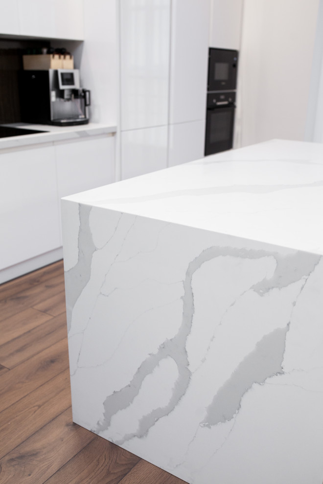 Светлая кухня в современном стиле