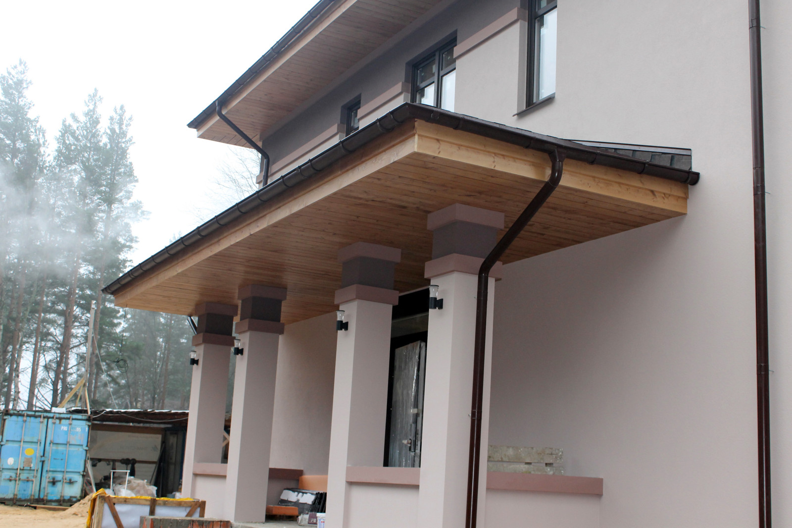 Дом из кирпича в "Охтинском парке"