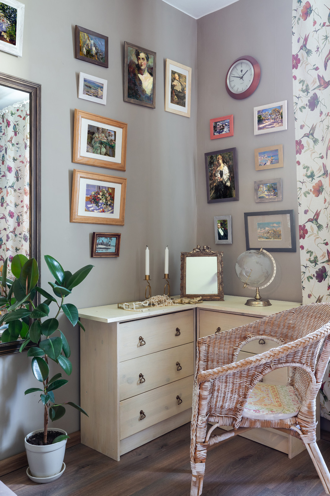 В гостях: Квартира в Петербурге, где у каждой комнаты свой цвет