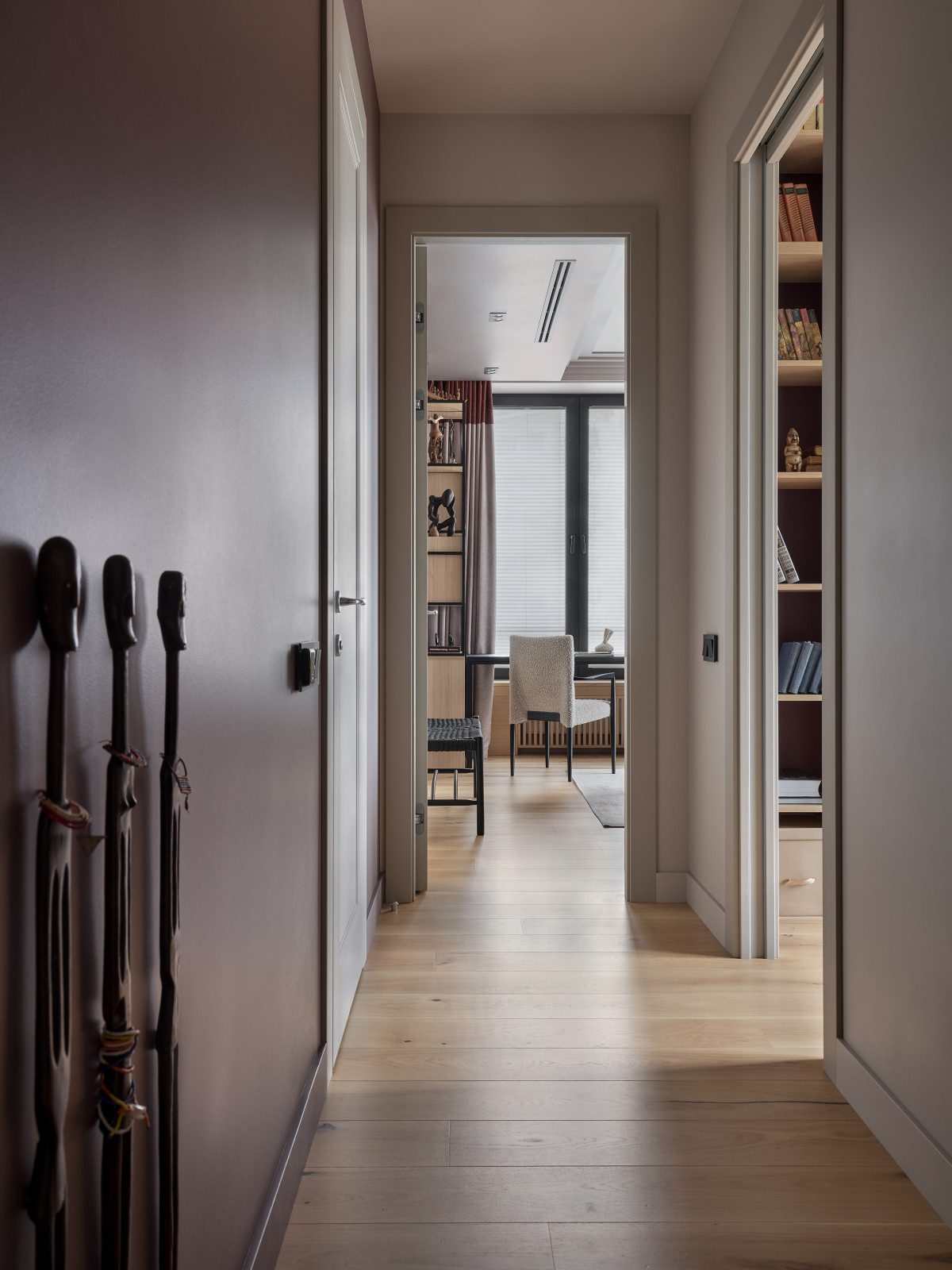 Современный интерьер с фиолетовыми акцентами