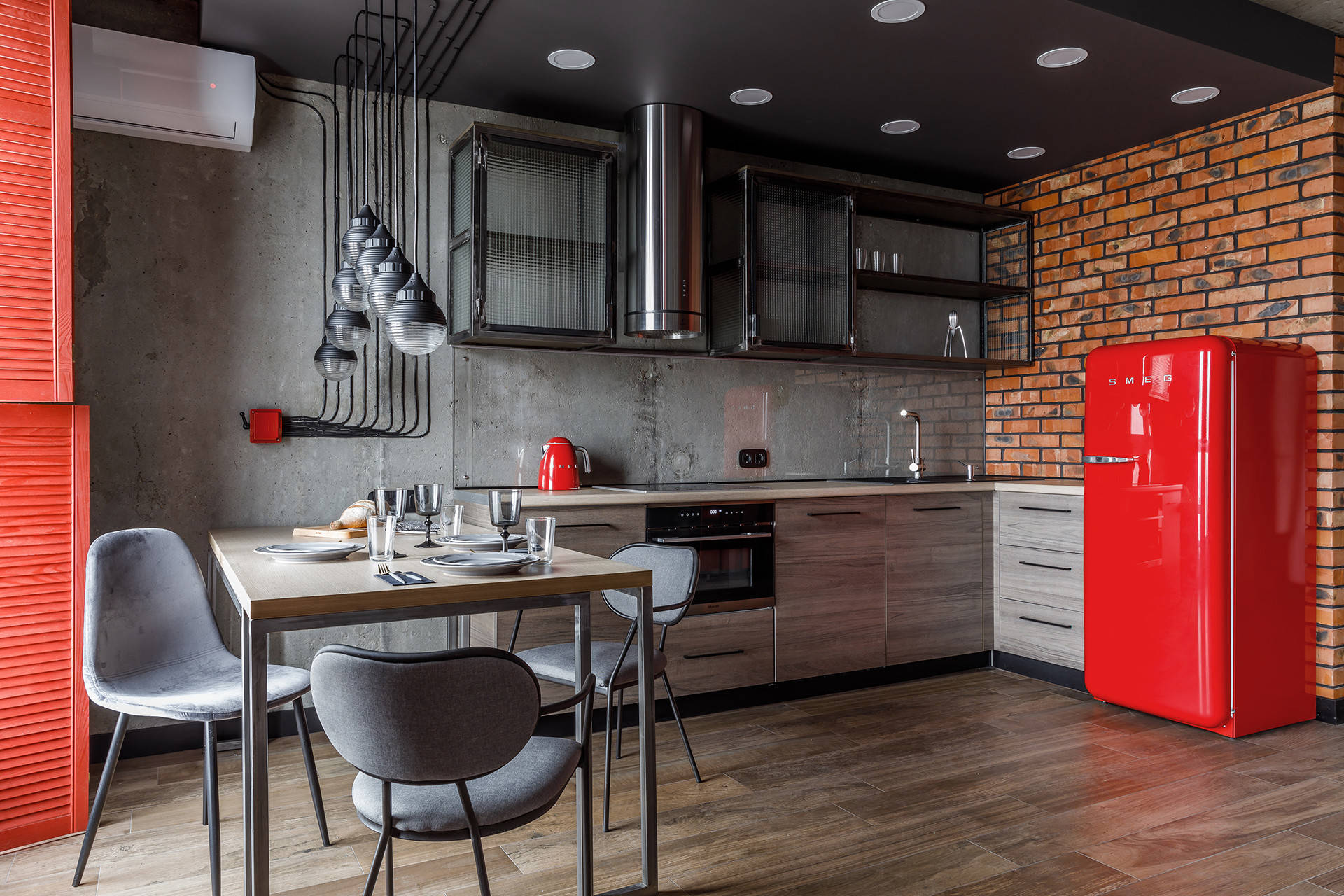 Houzz тур: Студия с красными ставнями в Краснодаре