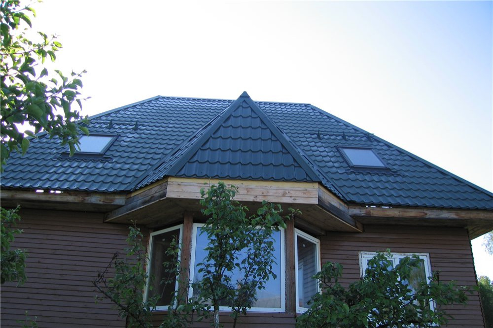 Замена фальцевой кровли на металлочерепицу на дачном доме