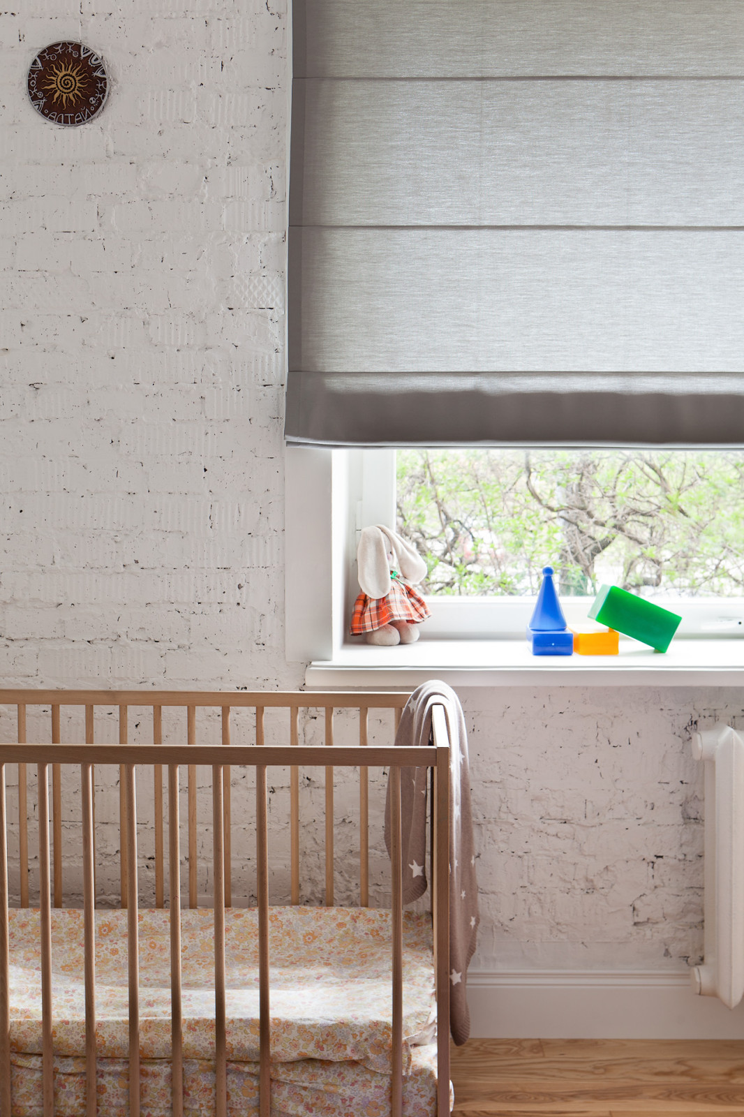 Римские шторы для квартиры в стиле софт-лофт