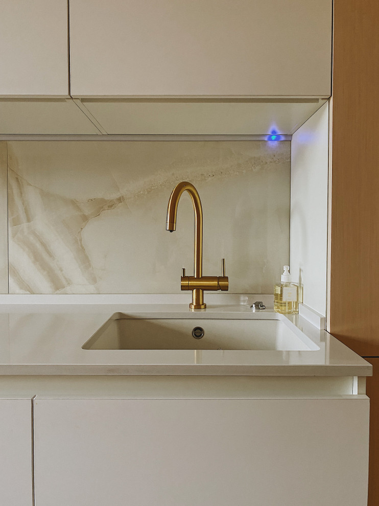 Кухня и лоджия в Сочи