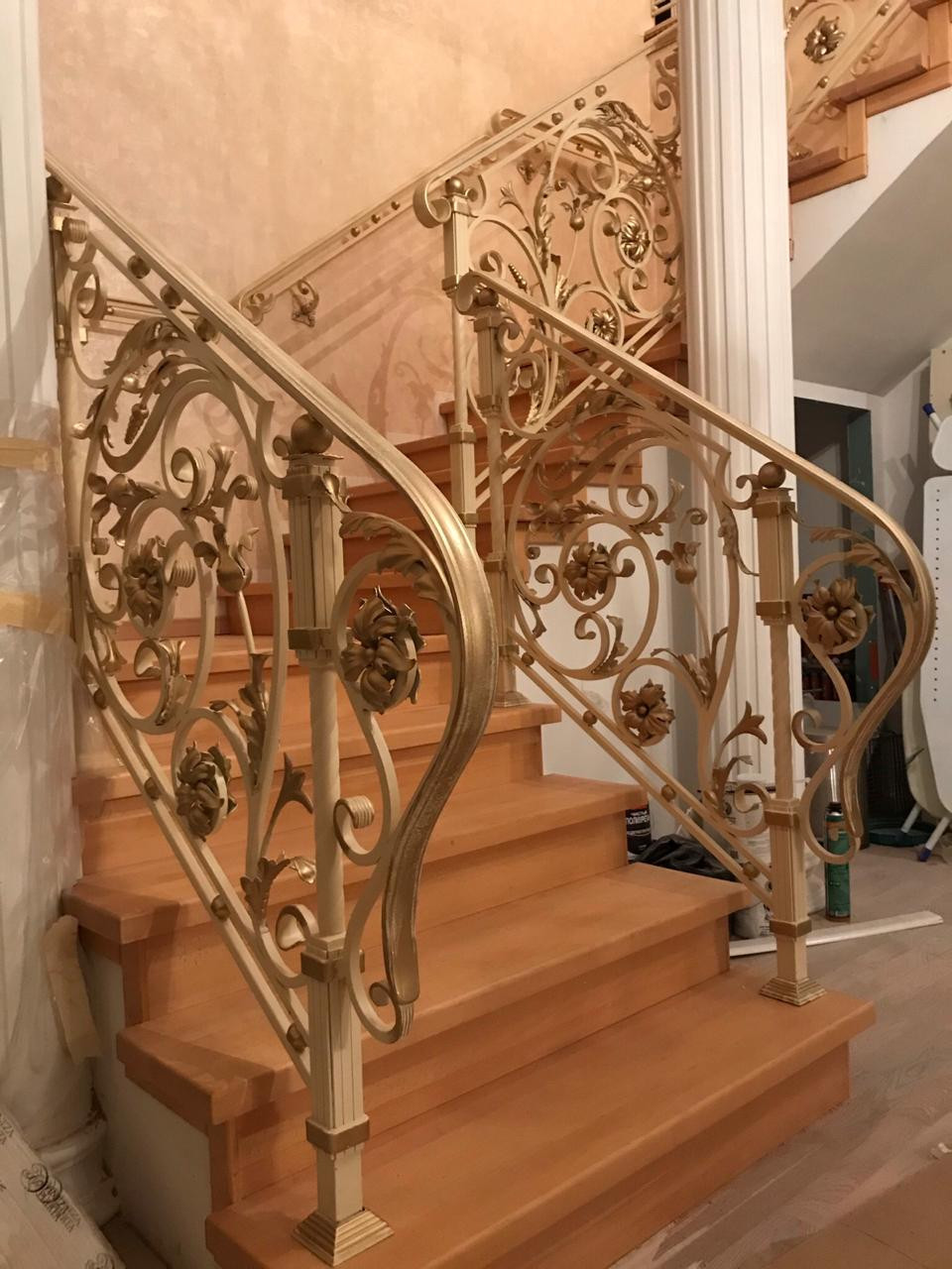 Кованые ограждения в доме.