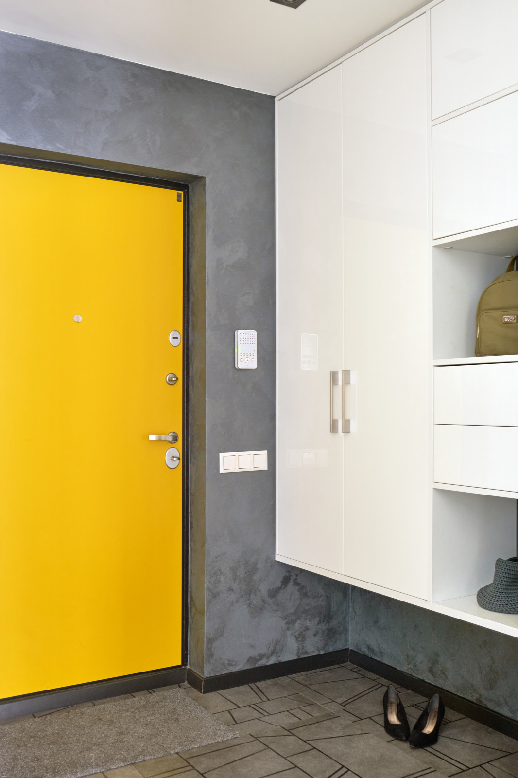 Современный интерьер для молодой семьи.