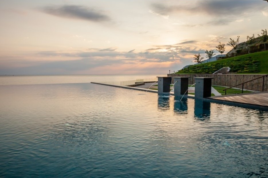 Проект недели: Бассейн-инфинити с видом на Черное море