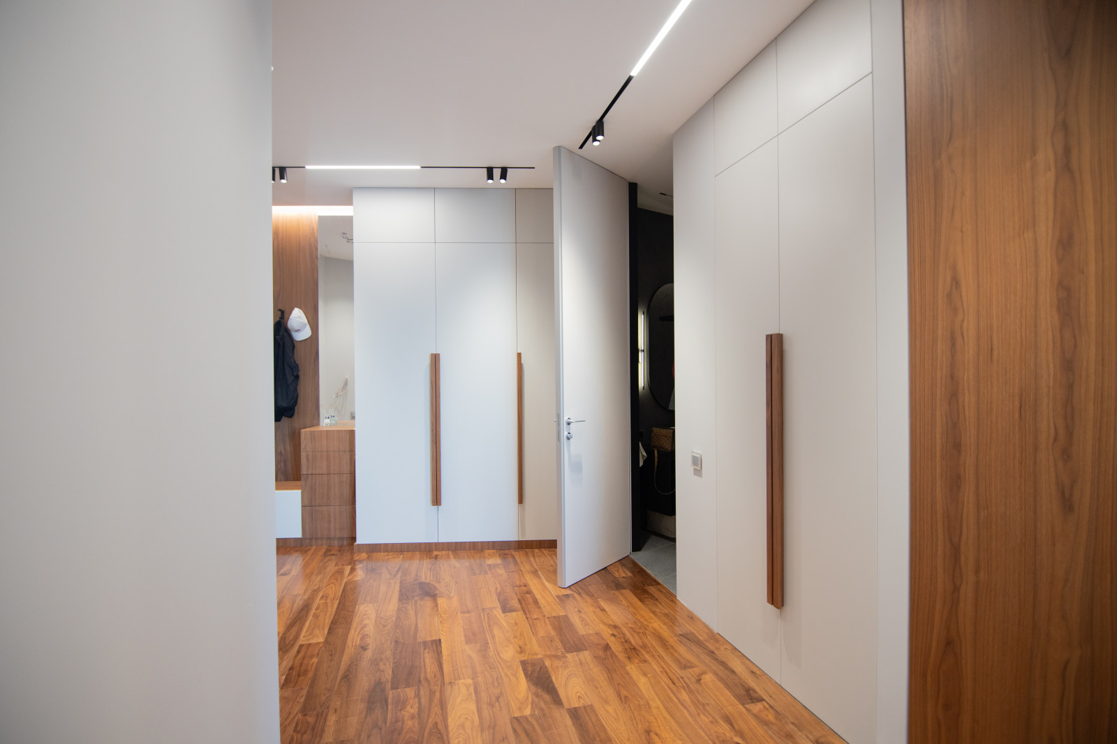 Мебель в прихожую в современном стиле