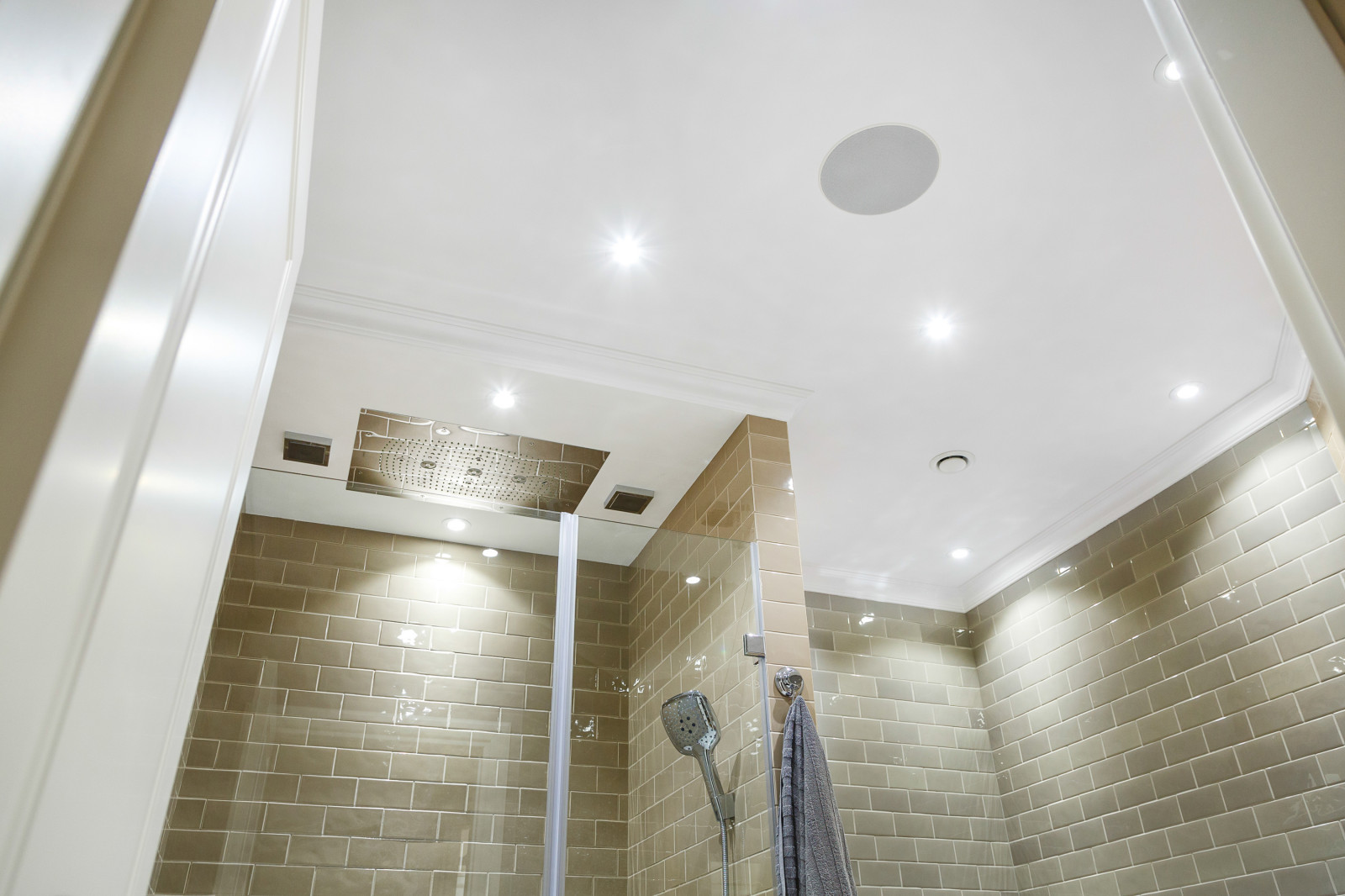 Умный Дом и Домашний кинотеатр  в квартире