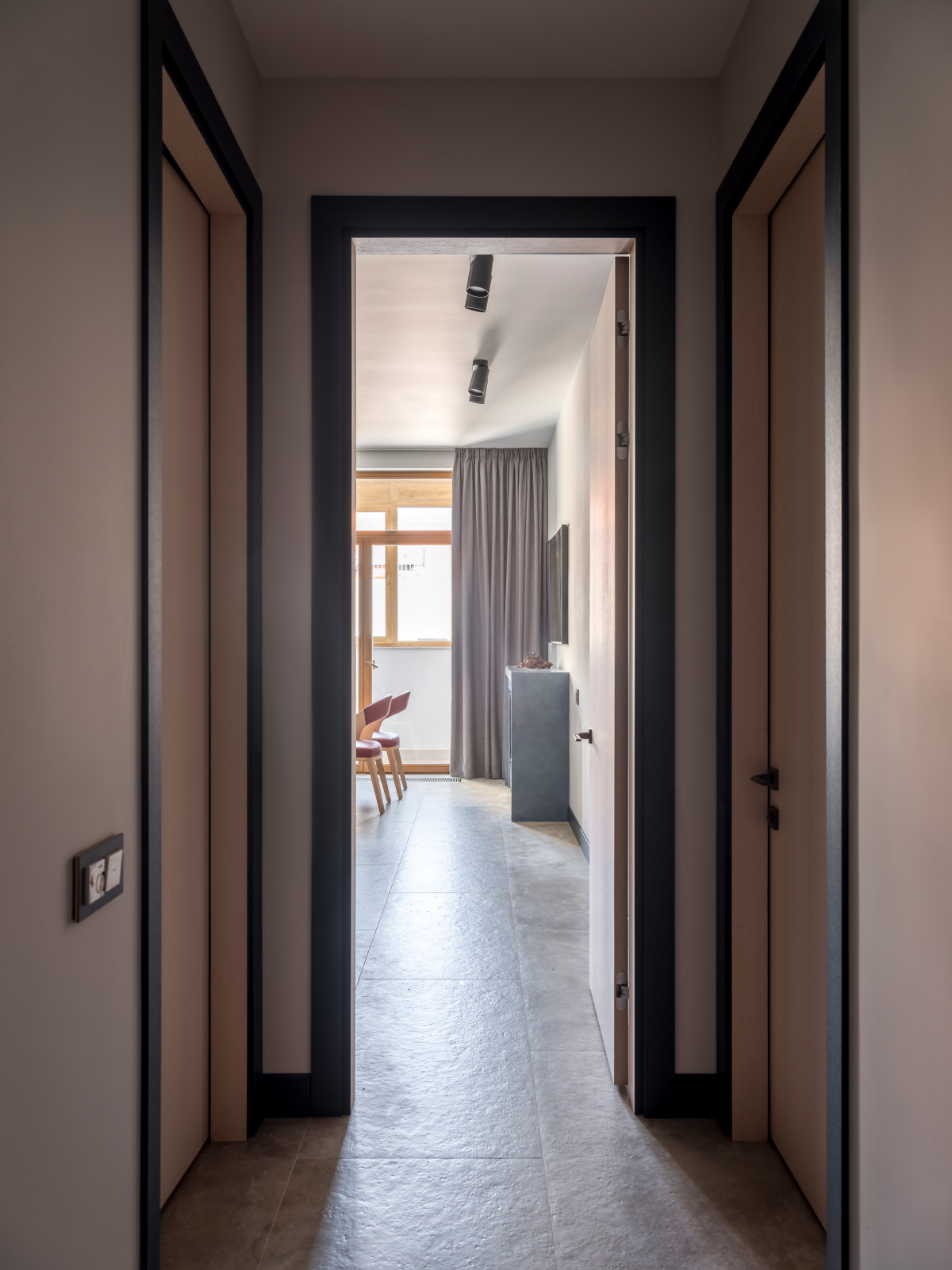 Вдали от глаз/ Out of sight