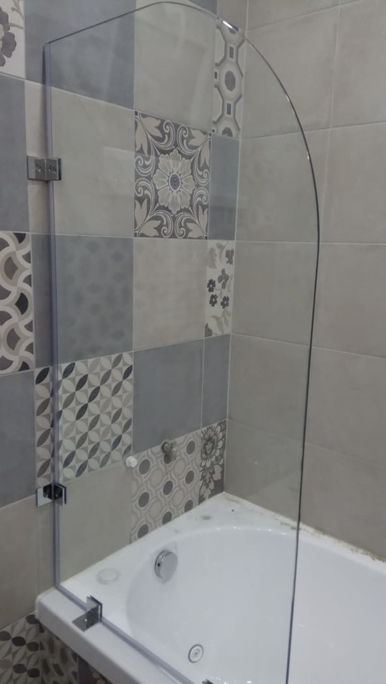 Обложка проекта: Стеклянные шторка на ванну