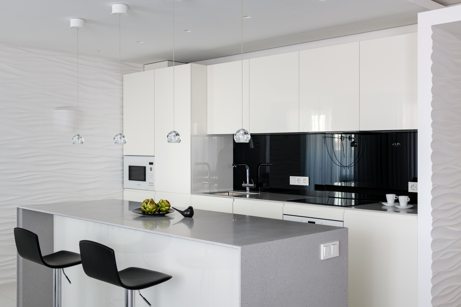 Обложка проекта: Стильная черно-белая квартира в Новосибирске