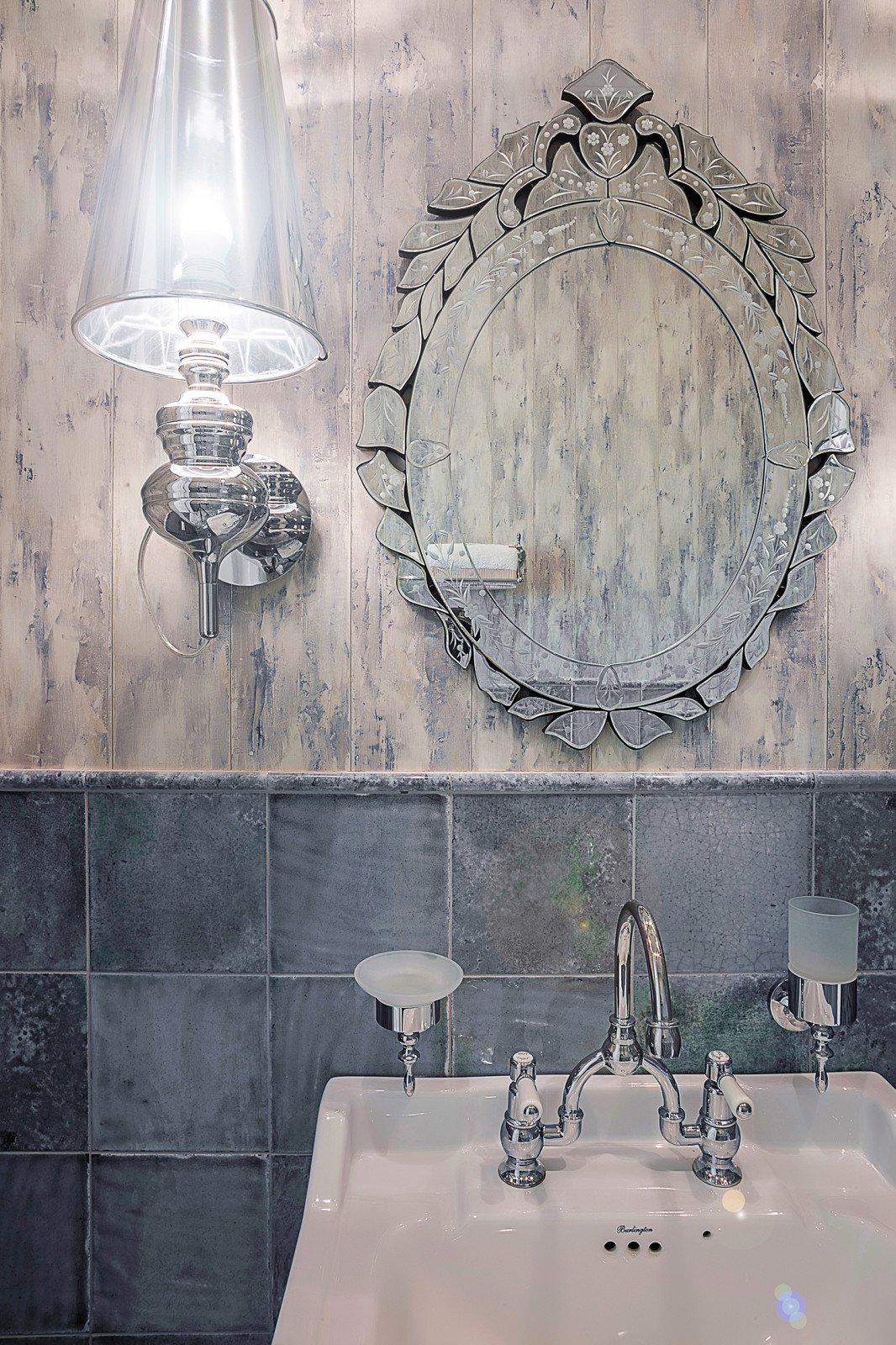 Гостевой сан узел "Деревенский шик с историей"