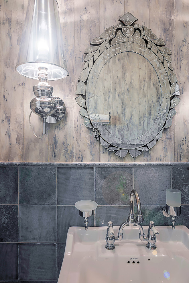 Гостевой сан узел "Деревенский шик с историей"