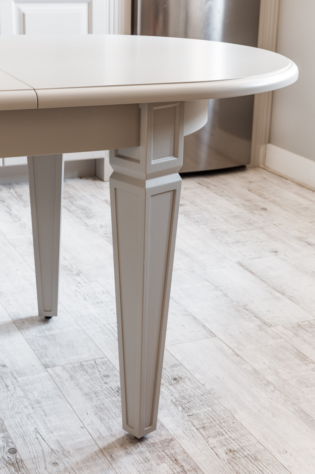 Светлая кухня