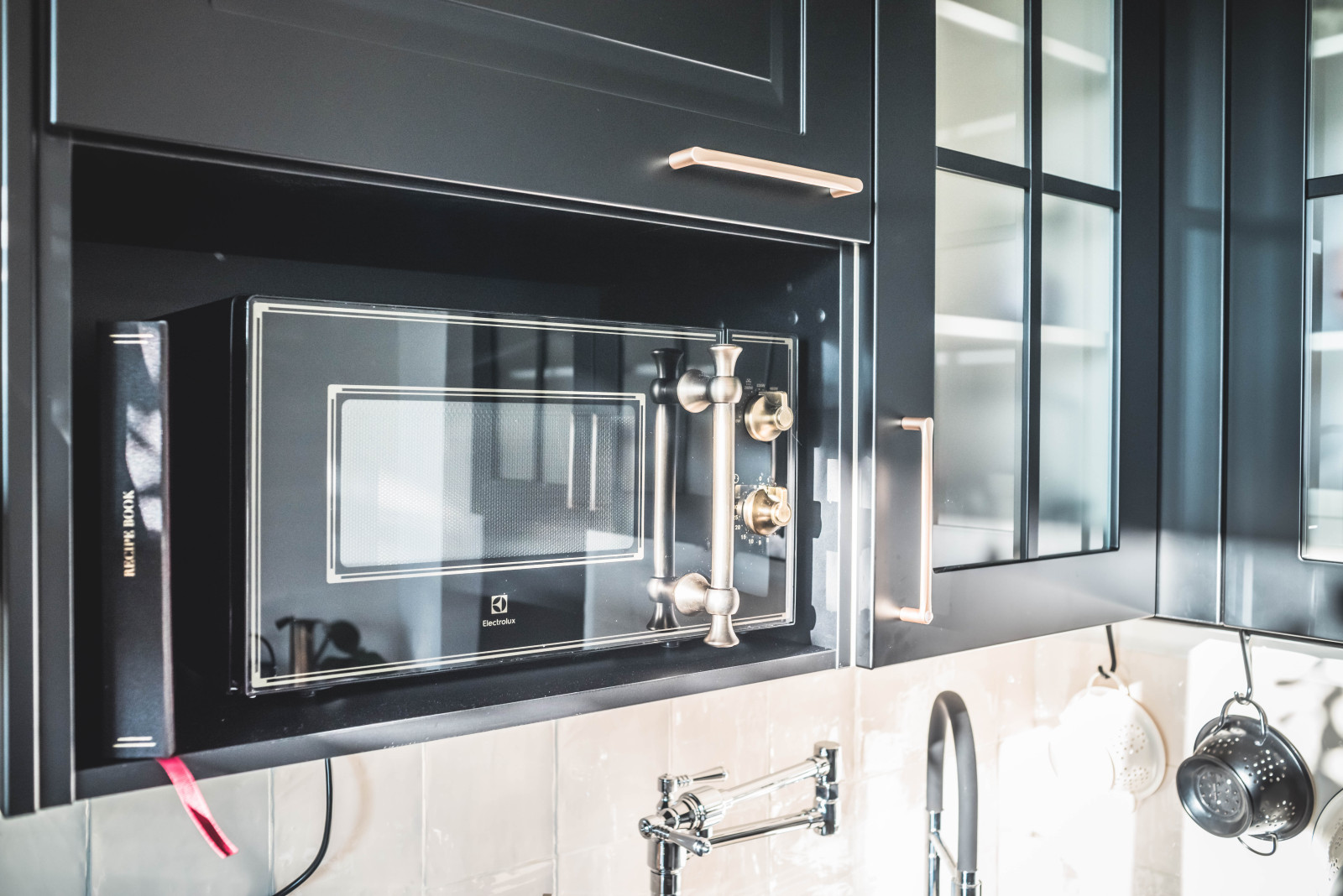 Небольшая стильная кухня в Москве, проект салона Kitchen Concept