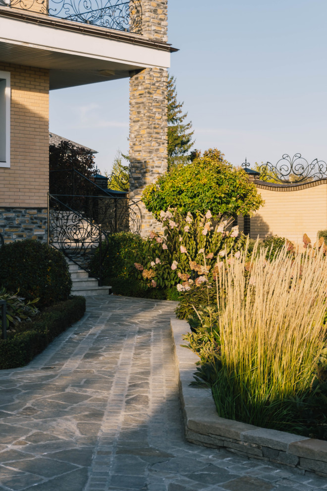 Сад с подпорными стенами