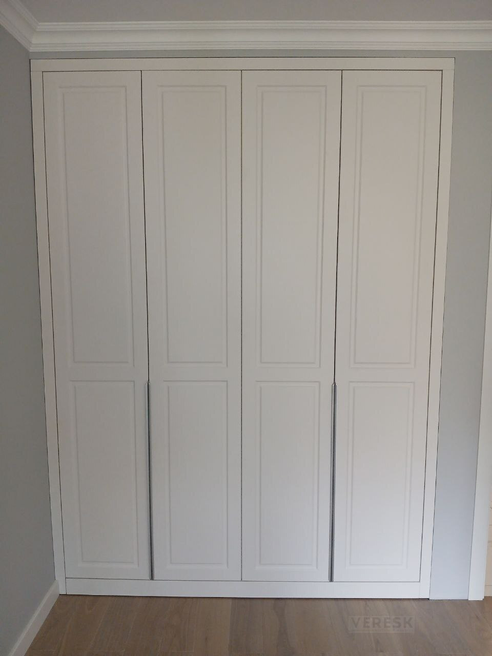 Распашные шкафы